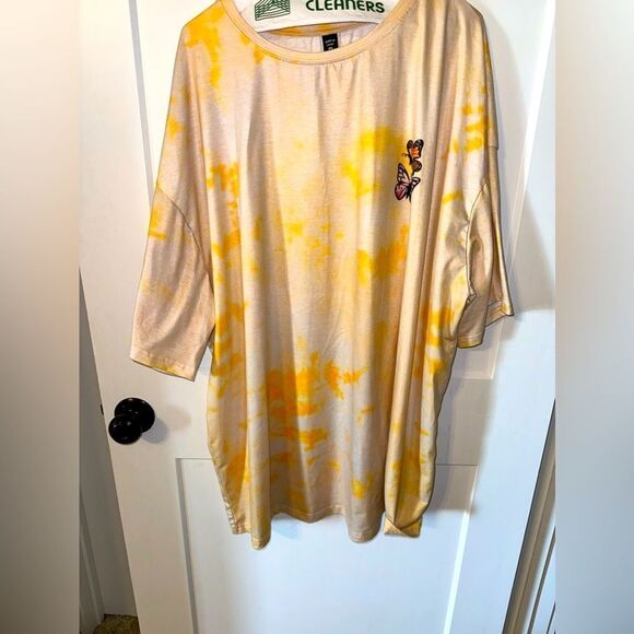 SHEIN BRAND WOMENS BUTTERFLY T SHIRT - Picture 1 of 8